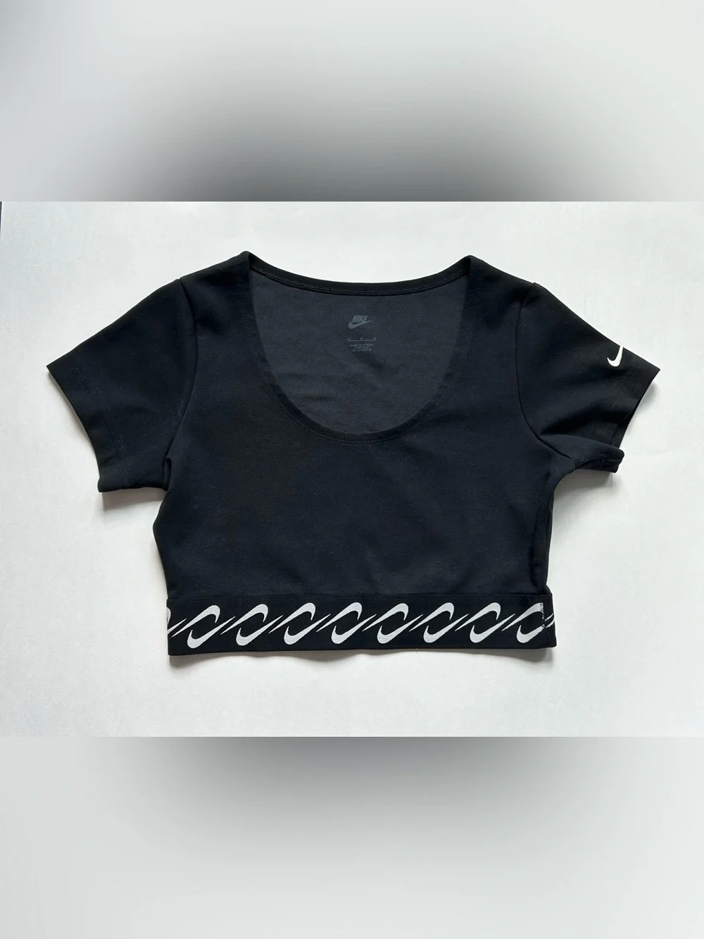 Nike Black Cropped Tee — Sz M — NWOT